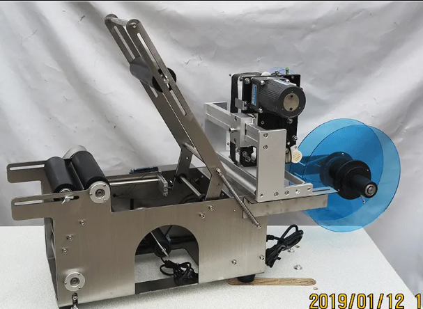 Máy dán nhãn decal chai tròn bán tự động có in date Máy dán nhãn decal chai tròn bán tự động có in date