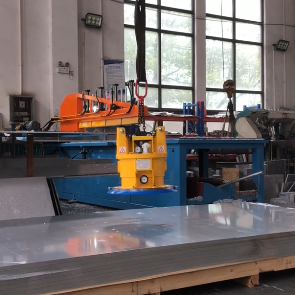 Thiết bị nâng tấm bằng chân không tải trọng tối đa 800kg