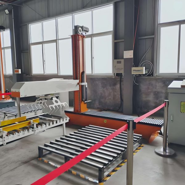 Máy gắp hàng xếp lên pallet
