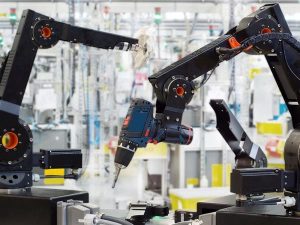 Robot thay thế lao động thủ công trong doanh nghiệp hiện đại
